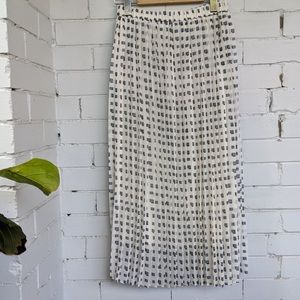 Uniqlo pleated skirt